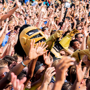 Connect picture, Knightro crowdsurfing